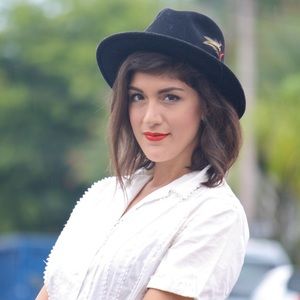 Meet your Posher, Elyse